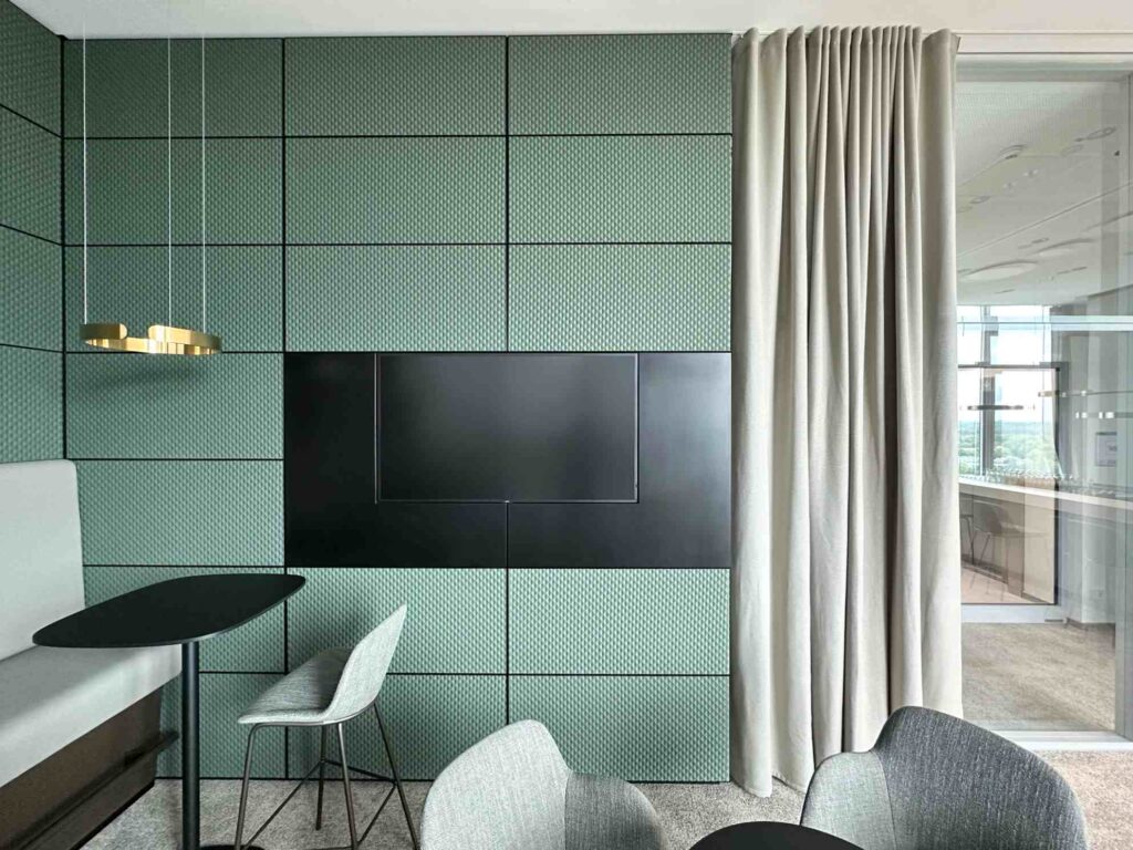 Skylounge im DonauTower Innenarchitektur von roomarts