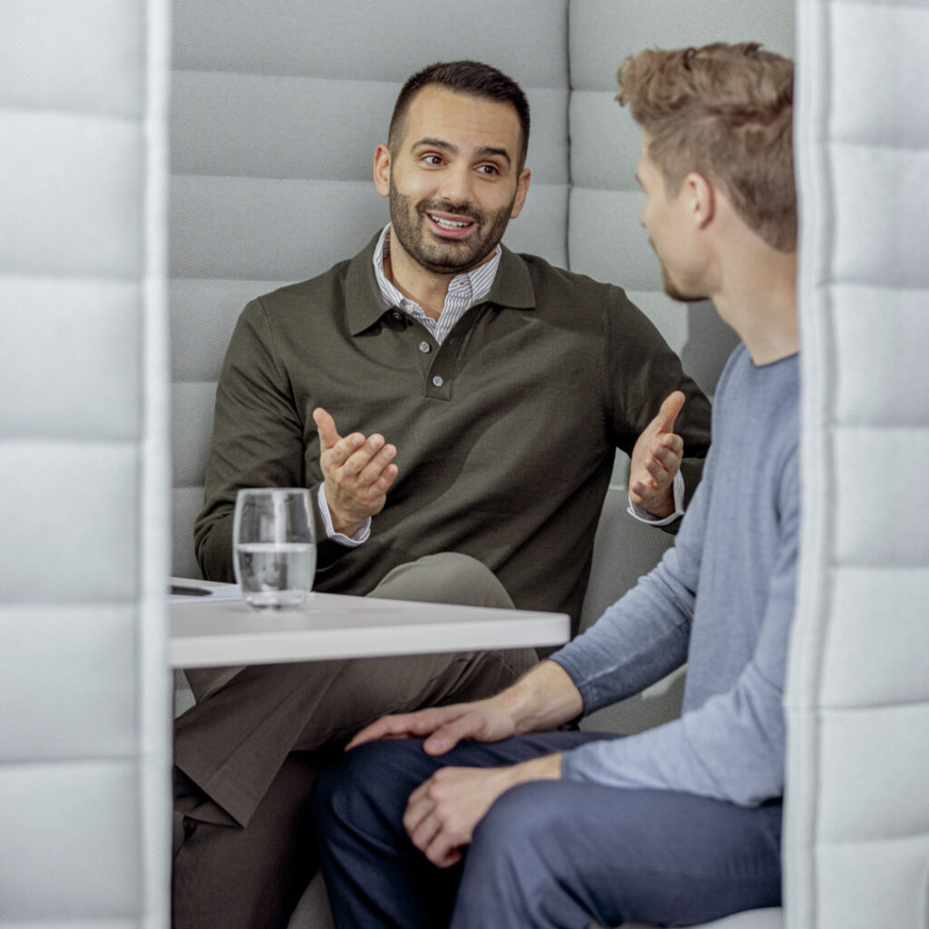 AIA roomarts Softseating Kurzbesprechung im vitra alcoven