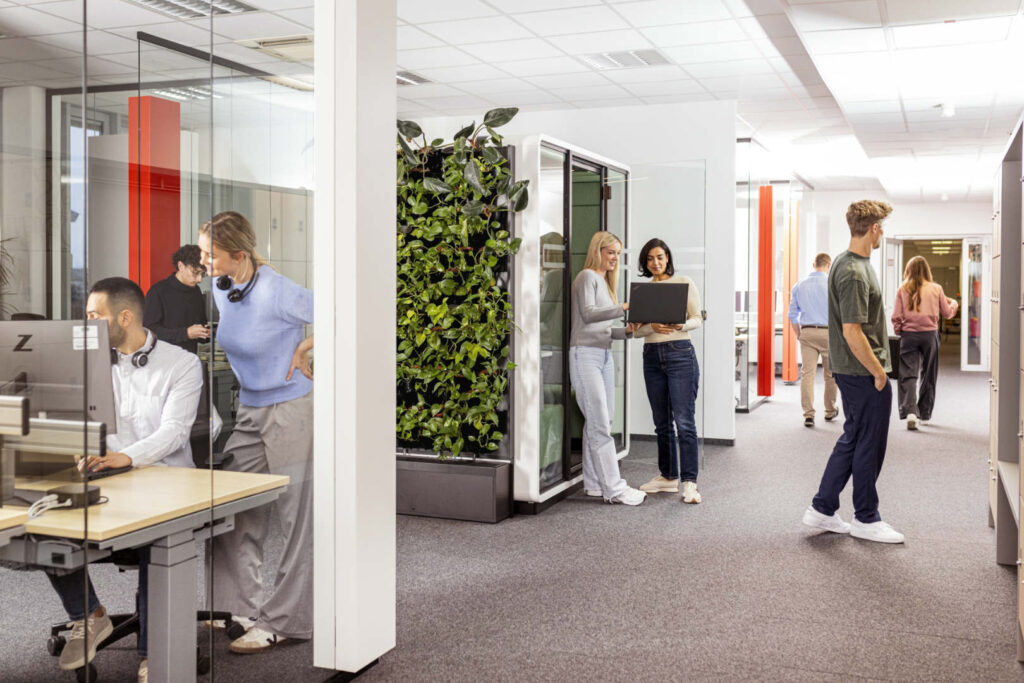 AIA roomarts revitaliserte Bürofläche zum Akustikoffice umgebaut
